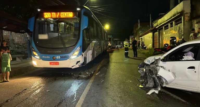 Acidente entre carro e ônibus da linha 500 deixa dois feridos na zona Norte de Manaus