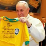 papa-francisco-camisa-do-brasil