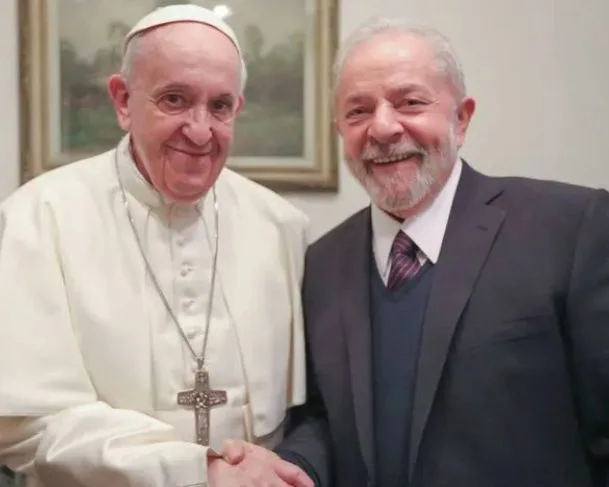 Lula vai ao sepultamento do Papa