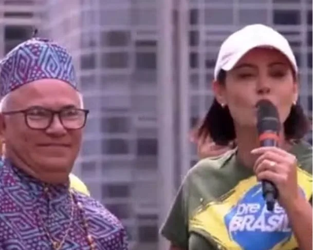 Pai de Santo da Anitta é bolsonarista