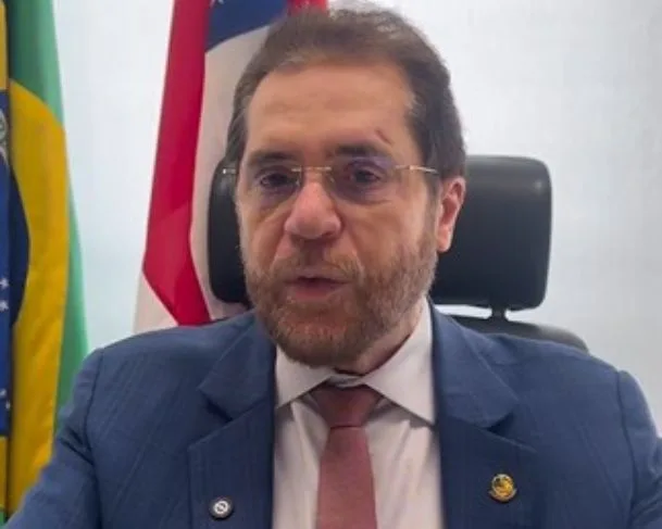 Senador crítica prefeito de Manaus