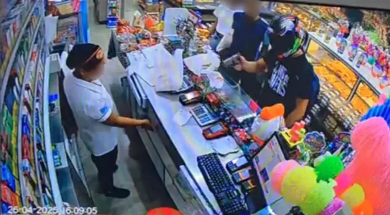 VÍDEO: Policial reage a tentativa de assalto em padaria e mata suspeito, em SP
