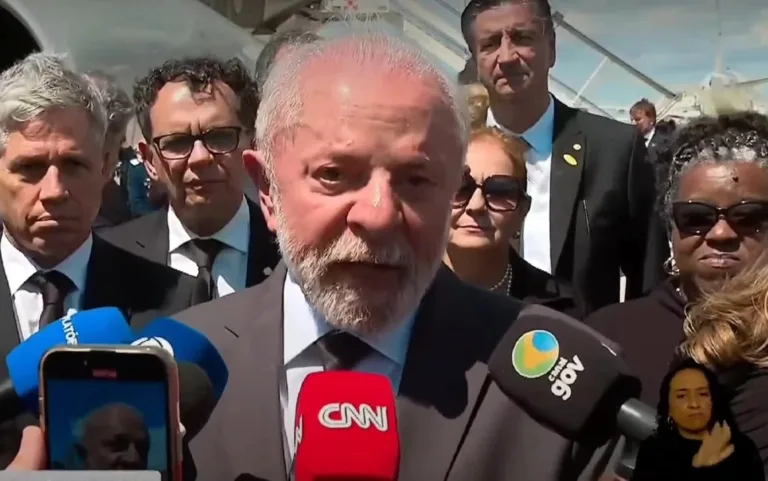 Em funeral do papa, Lula presta homenagem a Francisco e pede paz entre Rússia e Ucrânia