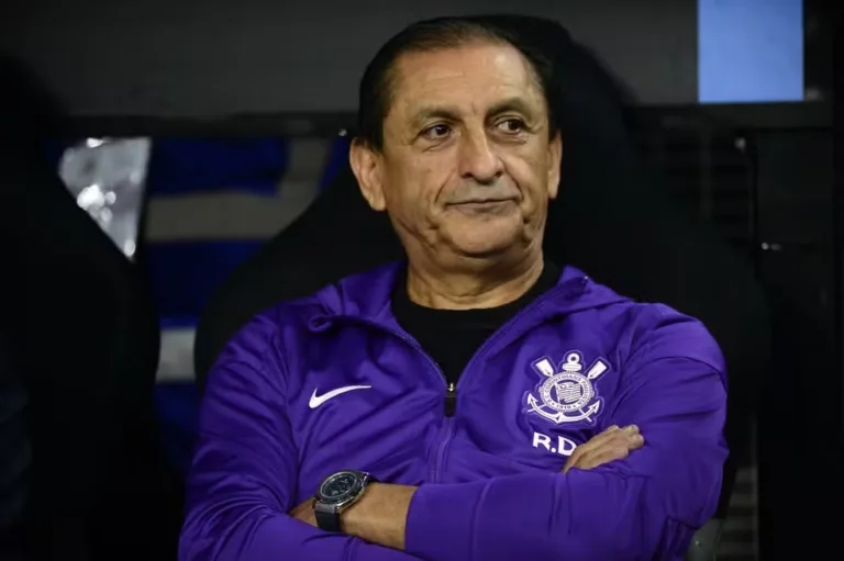 Corinthians demite Ramón Díaz e mira Dorival Júnior, ex-Seleção Brasileira