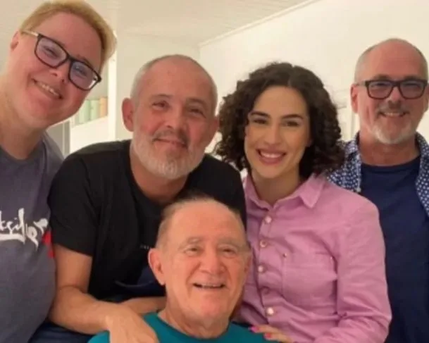 Renato Aragão defende sua família