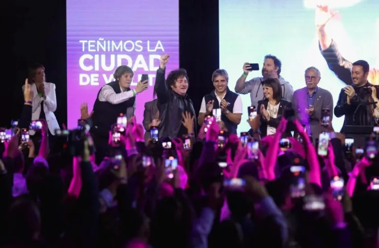 Partido de Milei vence eleições legislativas de Buenos Aires