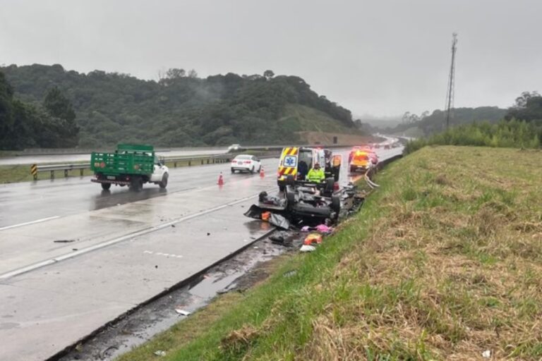 Acidente entre carro e caminhão deixa 4 mortos da mesma família em rodovia de São Paulo