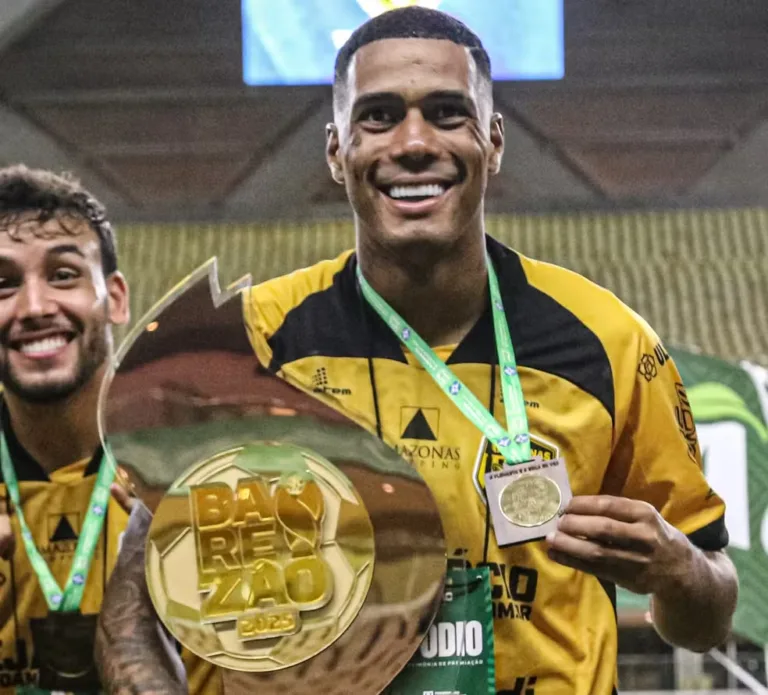 Alyson, lateral-esquerdo do Amazonas FC, fará cirurgia e está fora da temporada