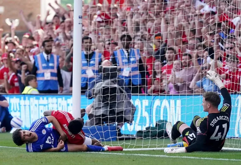 Awoniyi, do Nottingham Forest, entra em coma induzido após cirurgia