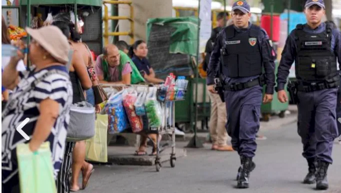 Casal é preso após simular briga para roubar celular de passageira no T2, em Manaus
