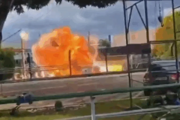 Subestação de energia explode em empresa de Manaus
