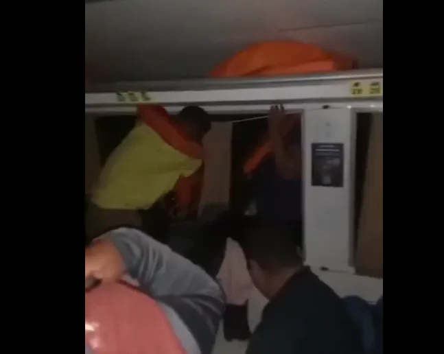 Passageiros se desesperam e tentam sair pela janela após lancha bater em árvore no Amazonas