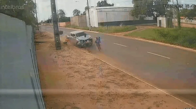 IMAGENS FORTES: Jovem morre e 7 ficam feridos após atropelamento no MA