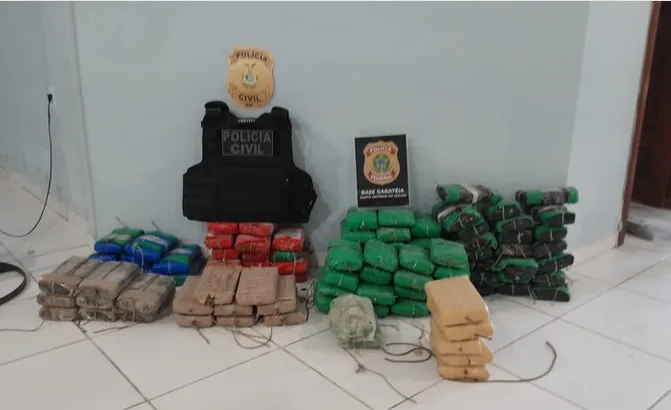 Cerca de 110 kg de drogas durante fiscalização em barco no Amazonas