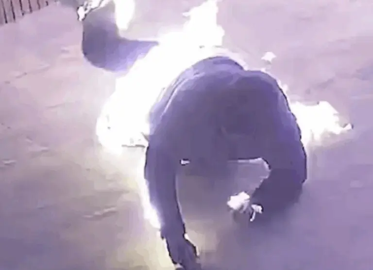 Polícia divulga vídeo de homem que incendiou restaurante na Austrália