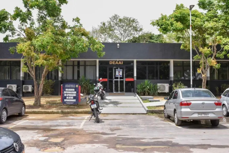 Adolescente é apreendida por fazer ameaças a outra adolescente.