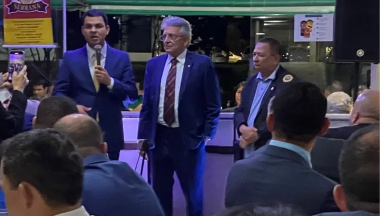 Pauderney e Saullo marcam presença em jantar - (Foto: Reprodução/AAM).