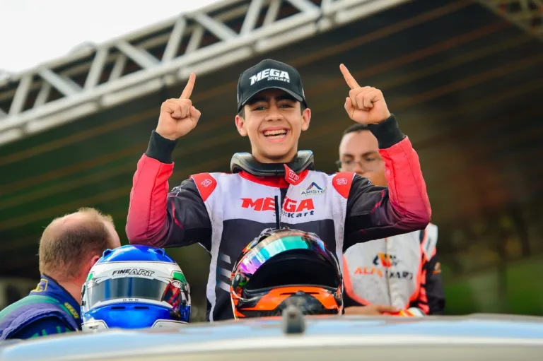 Dylan Holanda, piloto de kart amazonense