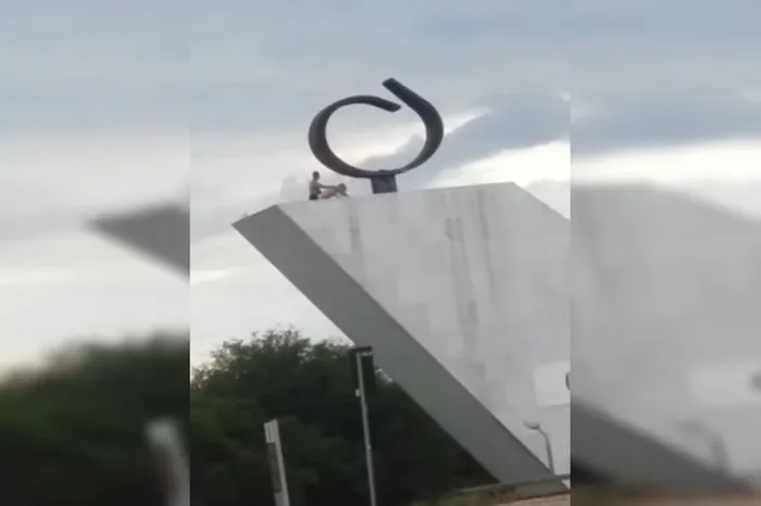 Casal é flagrado fazendo sexo no topo do Panteão, com vista para o STF, em Brasília