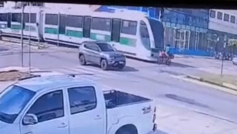 Veja momento que trabalhador é esmagado enquanto fazia entrega