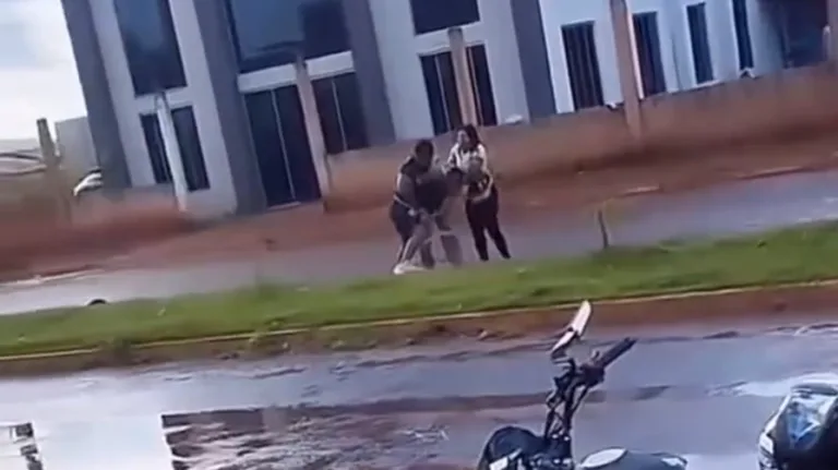 Marido flagra esposa com outro na moto que havia dado de presente
