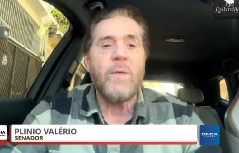 O senador Plínio Valério (PSDB) durante o programa Meio-Dia com Jefferson Coronel