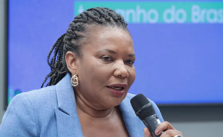 VÍDEO ministra da Cultura nega irregularidade em contratações para shows durante o Carnaval