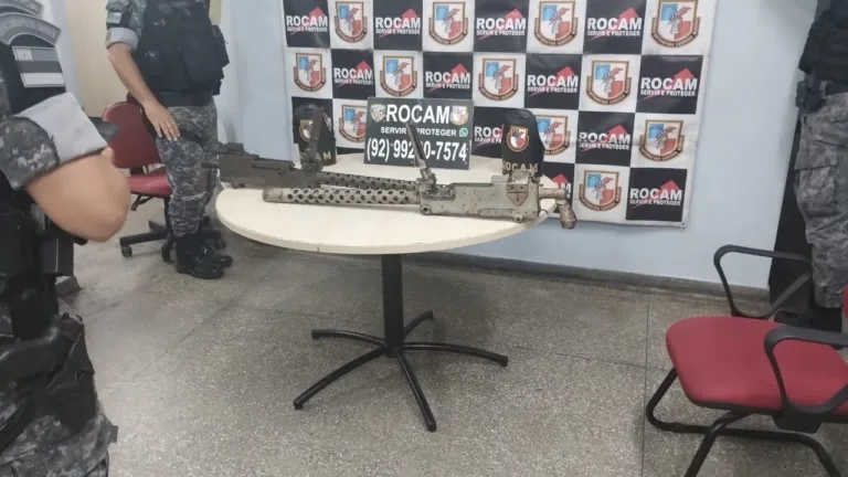 Homem é preso com submetralhadoras de guerra em Manaus
