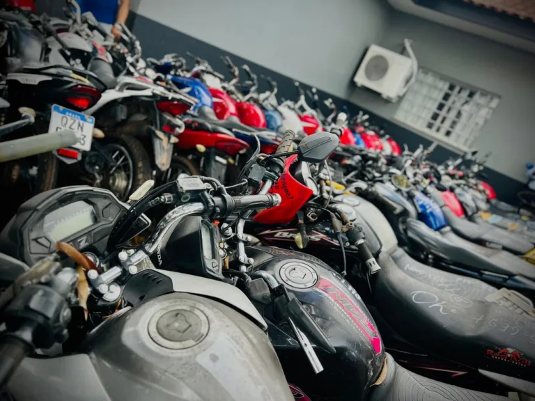 Polícia recupera e devolve 60 motos roubadas a donos em Manaus