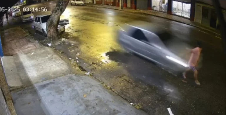 VÍDEO CHOCANTE: Jovem é atingido por carro em alta velocidade no Centro de Manaus