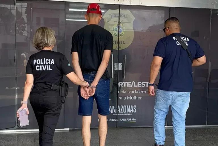 Homem é preso após ameaçar e agredir mulher na frente do filho de 3 anos em Manaus