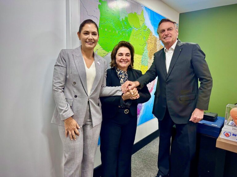 Maria do Carmo e Bolsonaro - (Foto: Reprodução/Instagram @mariadocarmoseffair).