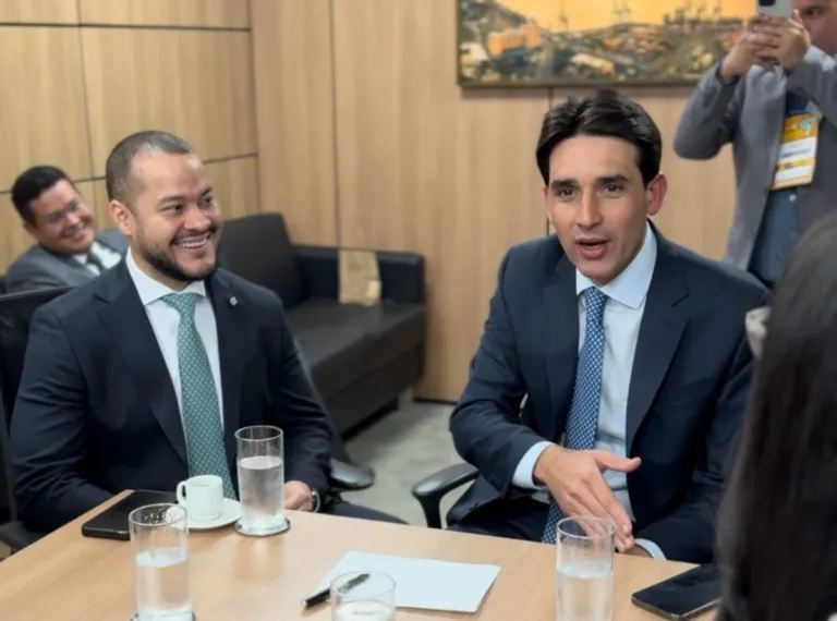 Adail FIlho esteve com o ministro de Portos e Aeroportos, Silvio Costa Filho, em Brasília - (Foto: Reprodução/Instagram).