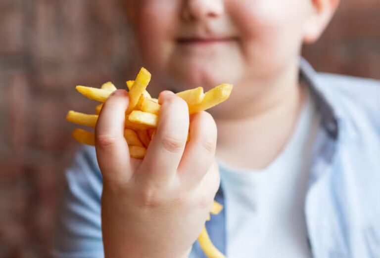 Adolescentes terão mais obesidade ou sobrepeso até 2030 - (Foto: Banco de imagens/Freepik).