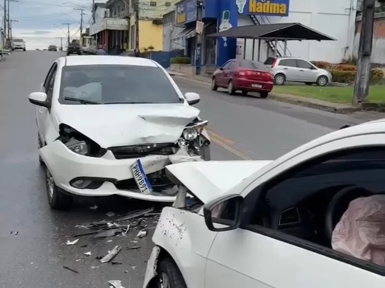 Colisão entre dois veículos deixa uma pessoa ferida no bairro Cidade Nova, em Manaus