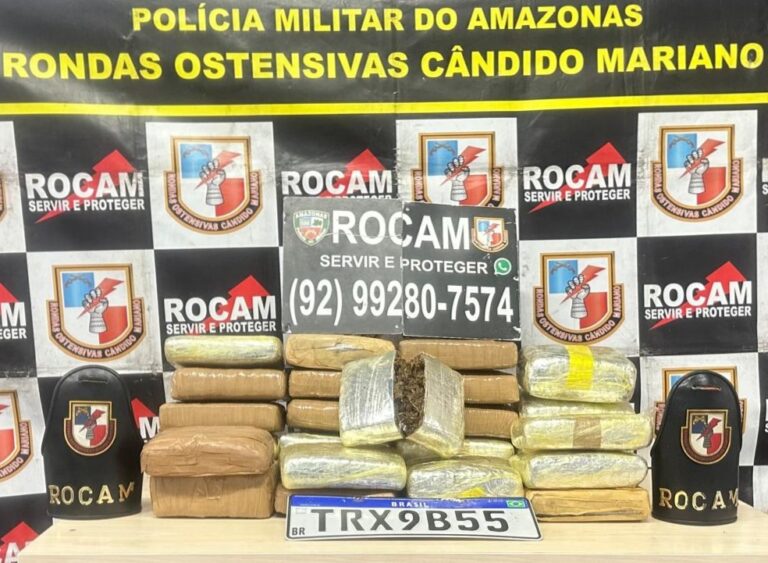 Criminosos fogem e abandonam 28 tabletes de maconha em porta-malas de carro em Manaus