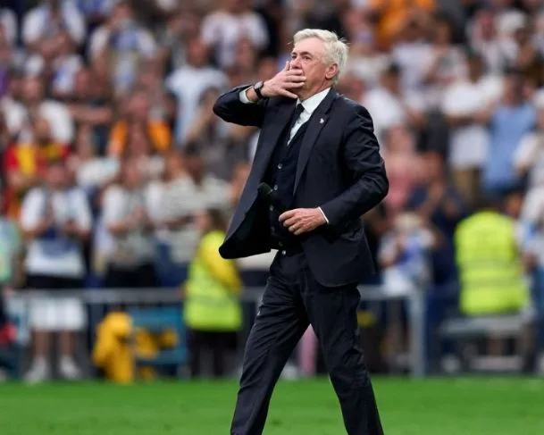 Ancelloti se emociona em despedida do Real Madrid