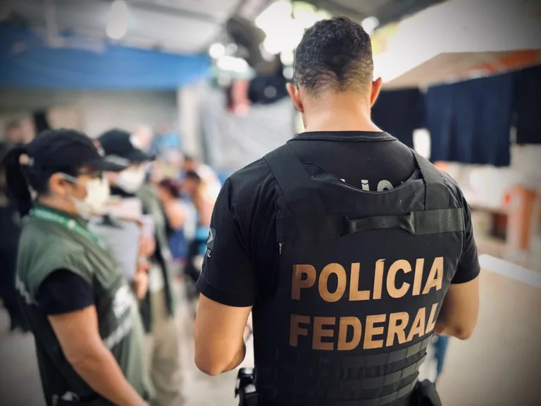 Polícia Federal fecha abrigo irregular.