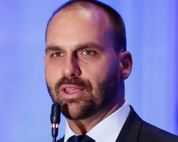 Eduardo Bolsonaro pode ser investigado à pedido da PGR - (Foto: Reprodução).