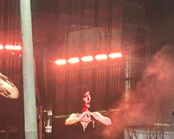 Lady Gaga leva público ao delírio