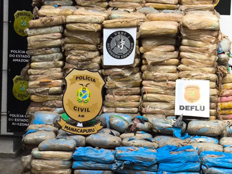 Haxixe e maconha avaliados em R$ 24 milhões estavam escondidos em “caleta submarina” no Amazonas