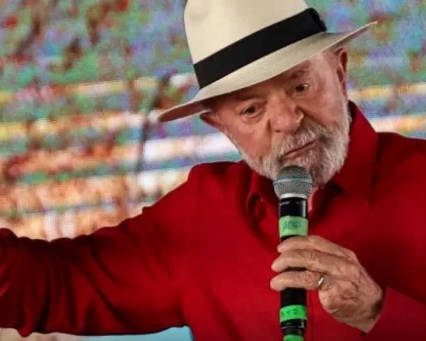Lula anuncia programa Mais Médicos Especialista