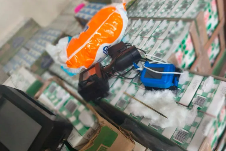 Quarteto é preso ao adulterar validade de alimentos no AM
