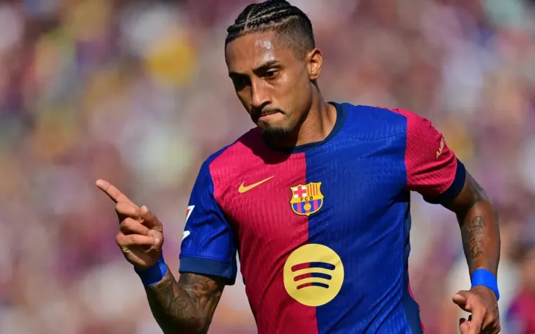 Raphinha continua no Barcelona.