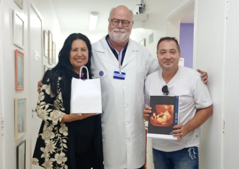 Mãe aos 62: Mulher realiza sonho de nova gravidez com ajuda da fertilização in vitro