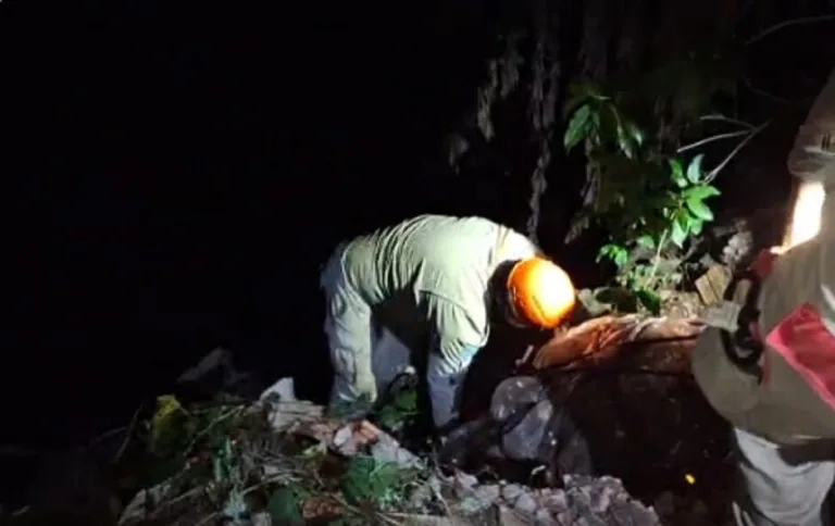 Morador de rua é assassinado com golpes de foice e corpo é jogado em córrego no Mato Grosso do Sul