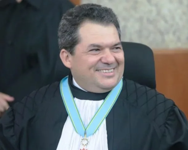 Lula oficializa indicação ao STF