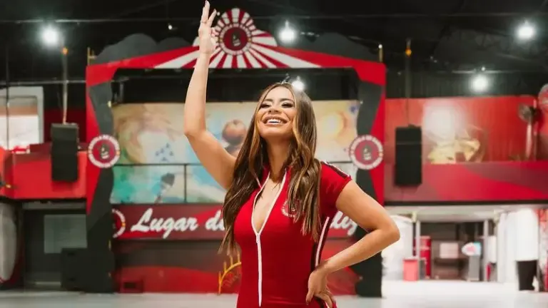 Lexa é apresentada oficialmente como madrinha de bateria da Dragões da Real