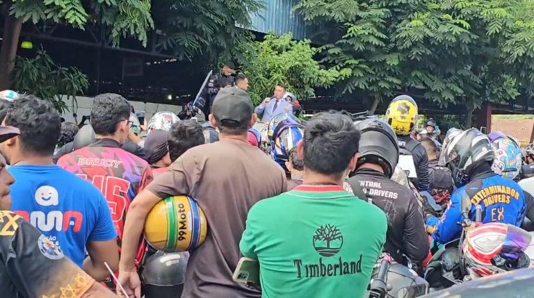 Motociclistas fazem manifestação em frente à CMM - (Reprodução/Redes Sociais).
