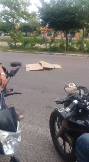VÍDEO: Jovem é executado a tiros enquanto estava na garupa de moto em Manaus